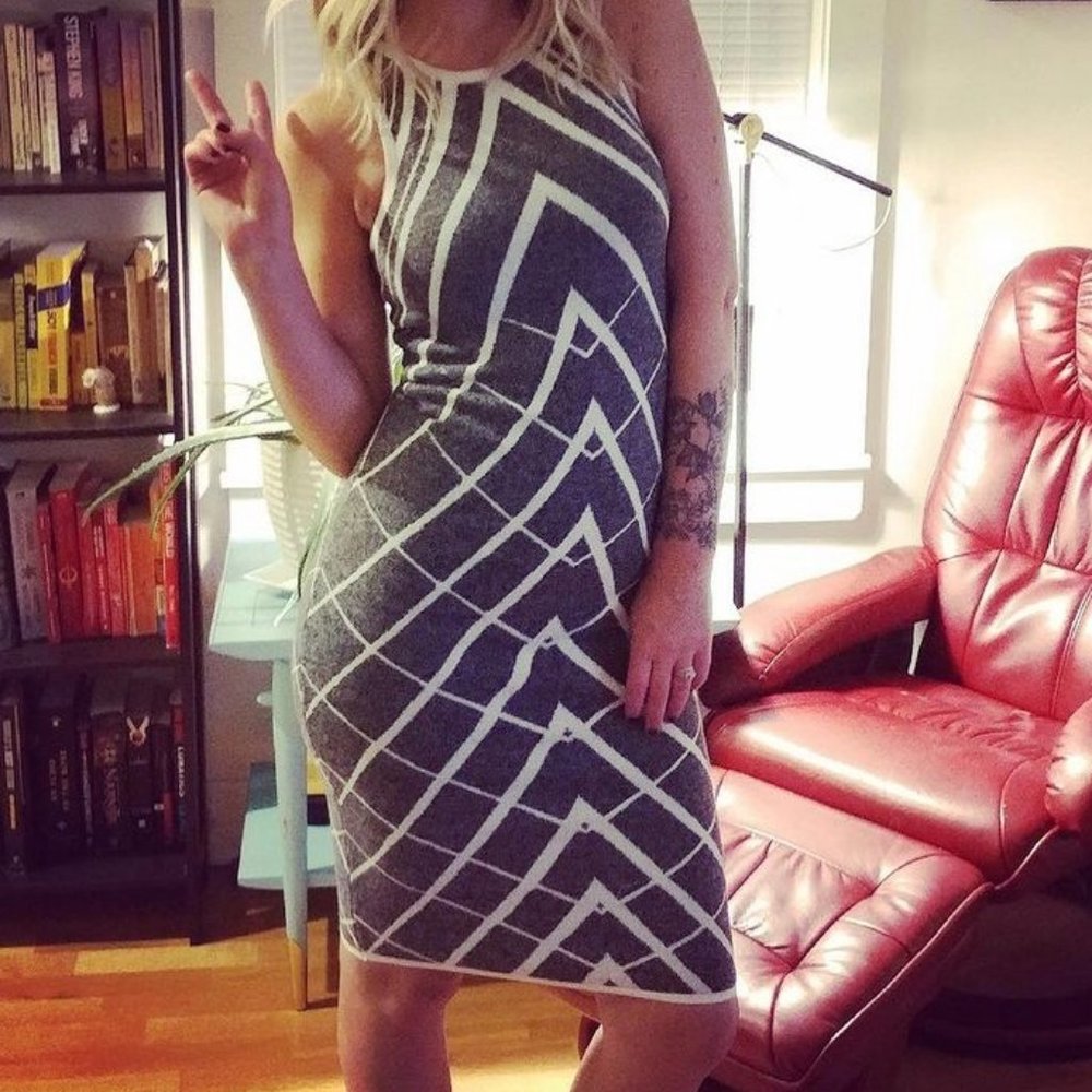 Knit Cocktail Dress w. Geometric Pattern (SM)